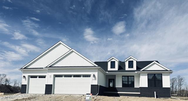 front view picture of 16442 Sleepy Hollow Drive, Fenton, MI. 48430