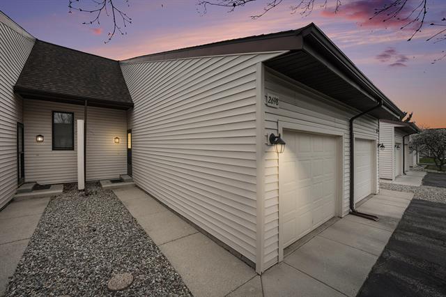 front view picture of 2698 Stonevalley Drive Sw, Wyoming, MI. 49519