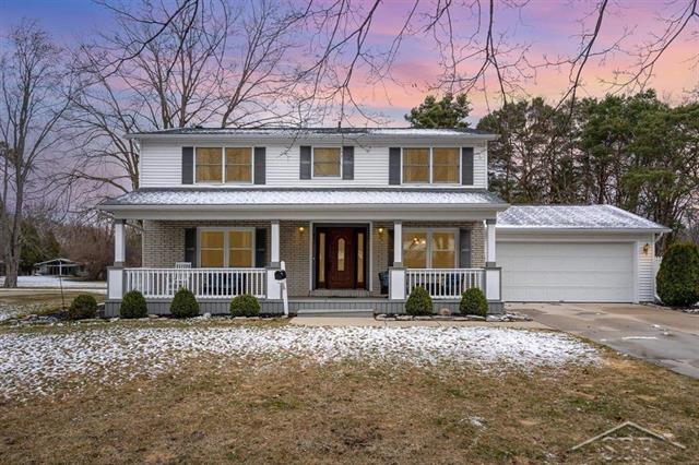 front view picture of 202 Graham Street, Midland, MI. 48640
