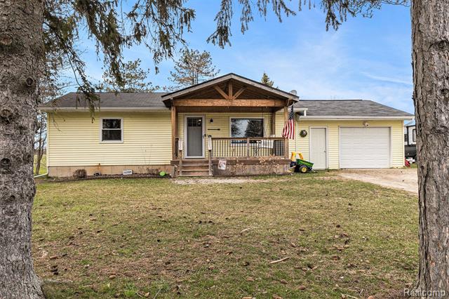 front view picture of 6211 E Allen Road, Fenton, MI. 48430