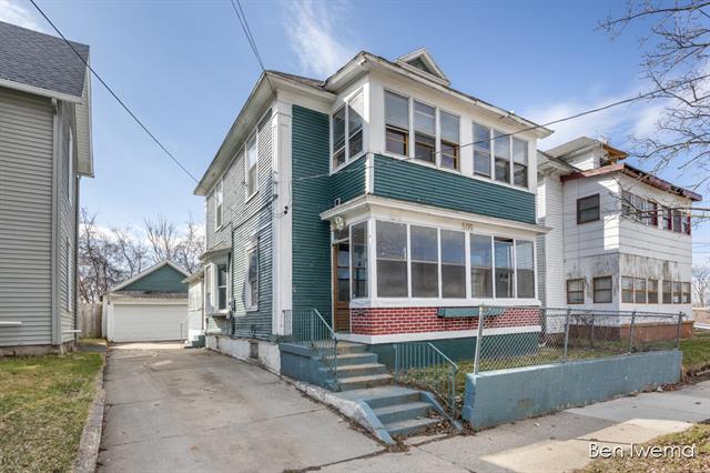 front view picture of 605 New Avenue Sw, Grand Rapids, MI. 49503