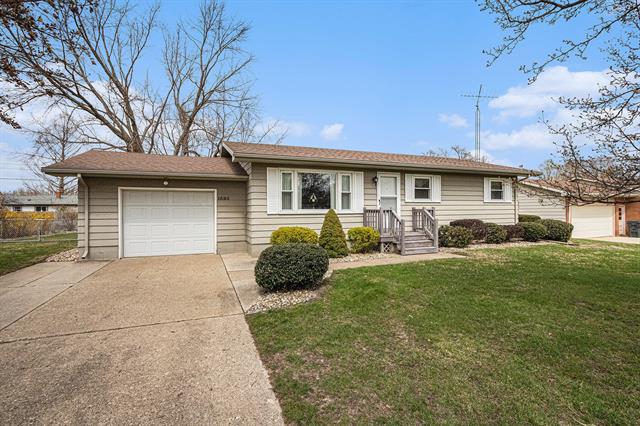 front view picture of 1593 S Cherry Drive, Stevensville, MI. 49127