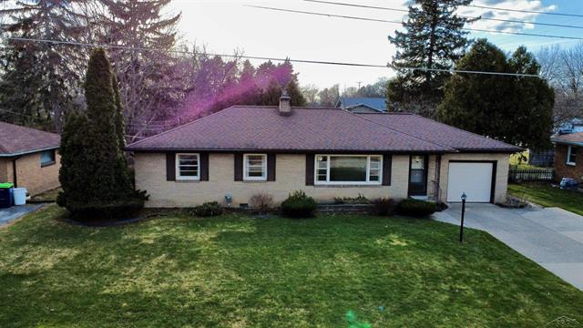 front view picture of 945 Orchard Court, Saginaw, MI. 48638