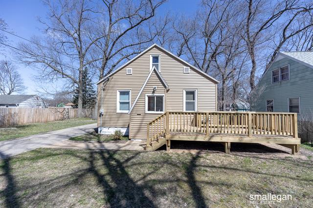front view picture of 1226 James Avenue, Muskegon, MI. 49442