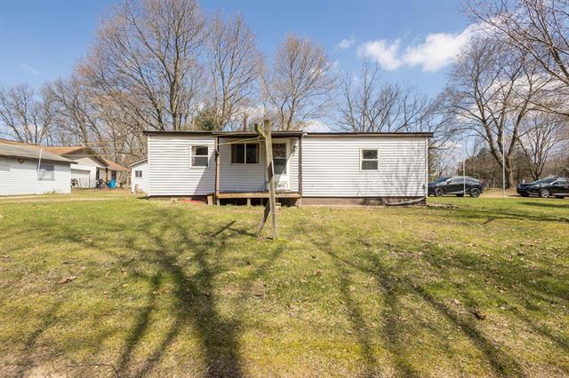 front view picture of 70866 Oak Street, Edwardsburg, MI. 49112
