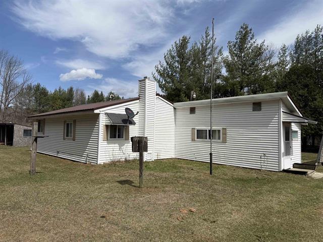 front view picture of 3991 Dundas Road, Beaverton, MI. 48612