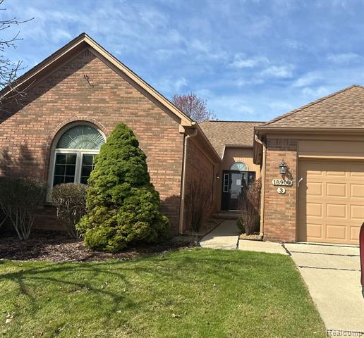 front view picture of 18900 Carriage Lane, Riverview, MI. 48193