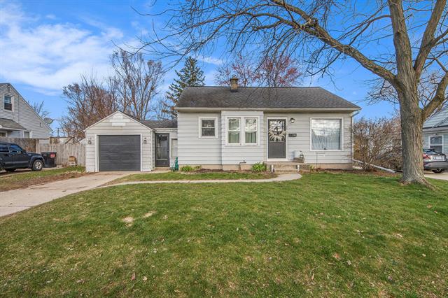 front view picture of 2866 Sharon Avenue Sw, Wyoming, MI. 49519