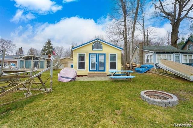 front view picture of 4333 Betty Lee Boulevard, Gladwin, MI. 48624
