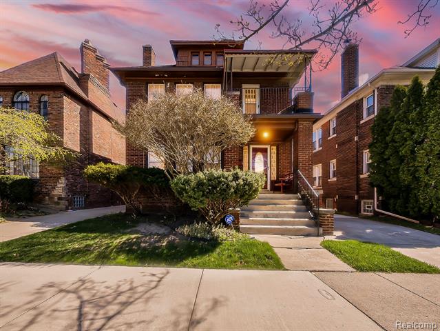 front view picture of 1348 Somerset Avenue, Grosse Pointe, MI. 48230