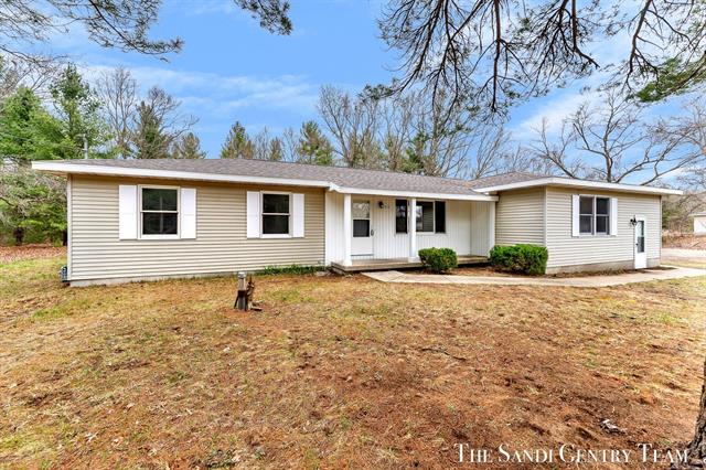front view picture of 2060 White Lake Drive, Whitehall, MI. 49461