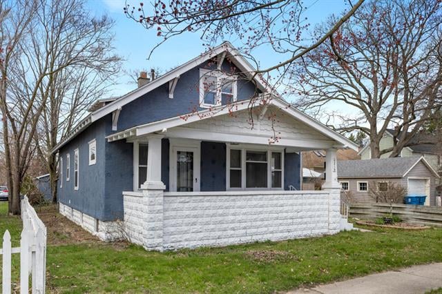 front view picture of 216 W Southern Avenue, Muskegon, MI. 49441