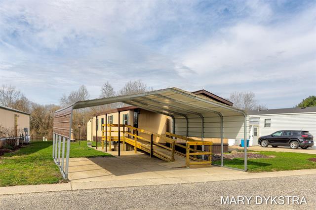 front view picture of 8916 Lindy Lane, Holland, MI. 49423