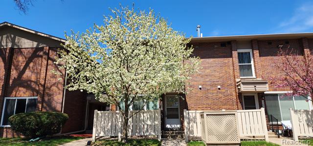 front view picture of 32657 Five Mile Road, Livonia, MI. 48154