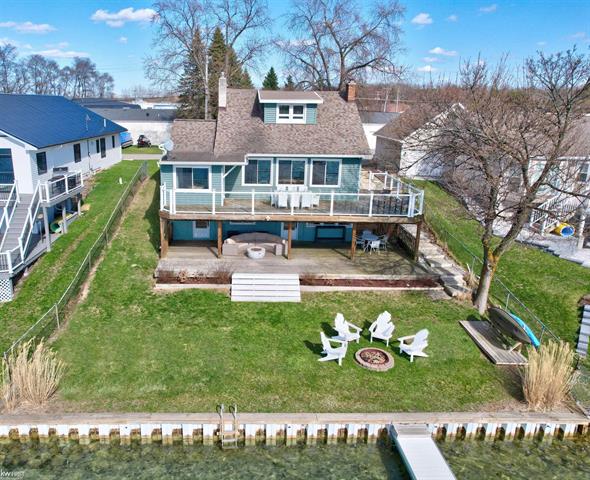 front view picture of 14252 Dartmouth Drive, Fenton, MI. 48430