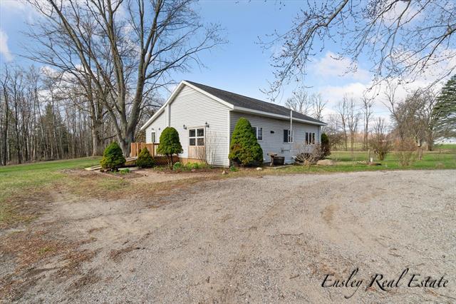 front view picture of 144 180Th Avenue, Morley, MI. 49336