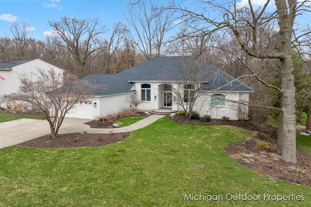 front view picture of 2623 Westwinde Drive Nw, Grand Rapids, MI. 49504
