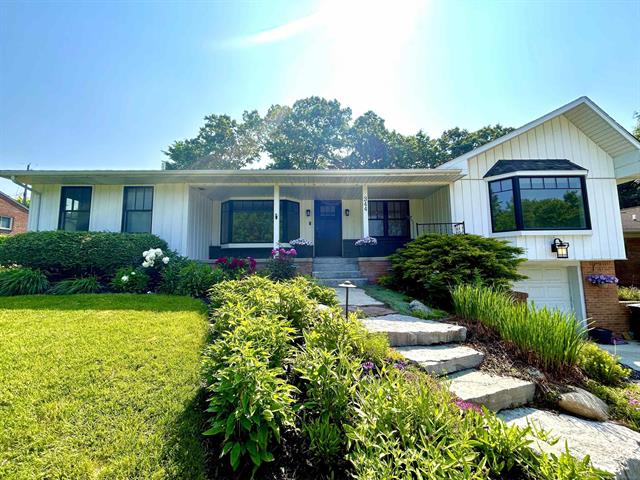 front view picture of 344 Bennett St, Milford, MI. 48381