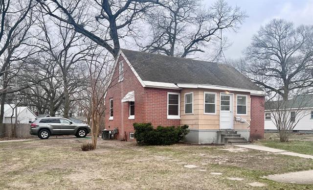 front view picture of 225 E Lincoln Avenue, Muskegon, MI. 49444