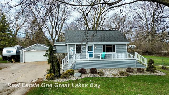 front view picture of 1992 S River Road, Saginaw, MI. 48609