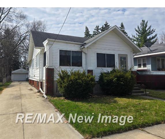front view picture of 2013 Cooper Avenue, Saginaw, MI. 48602
