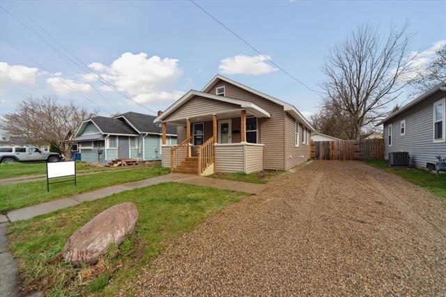 front view picture of 528 Surby Avenue, Battle Creek, MI. 49015