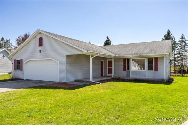 front view picture of 2416 Dewberry Drive Ne, Grand Rapids, MI. 49505