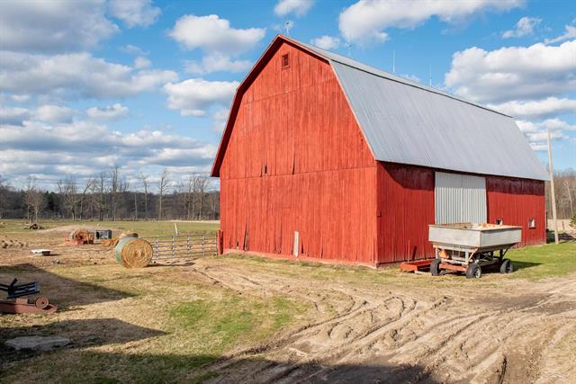 front view picture of 680 W Stewart Road, Midland, MI. 48640