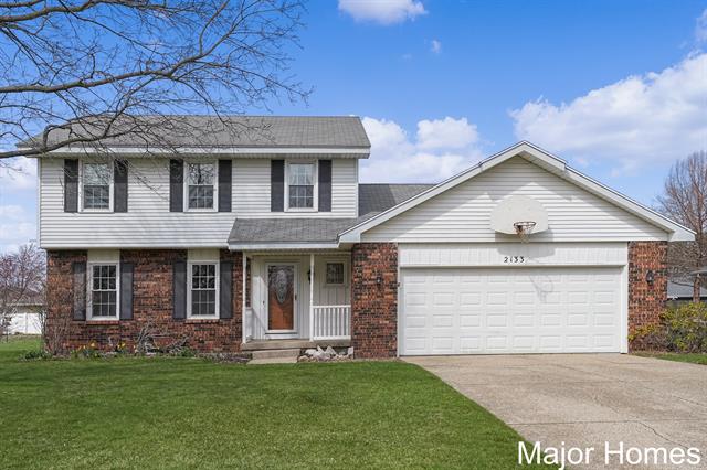 front view picture of 2133 Pinewood Street, Jenison, MI. 49428