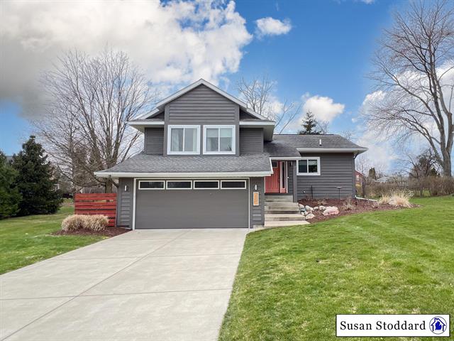 front view picture of 677 Rookway Avenue Se, Ada, MI. 49301