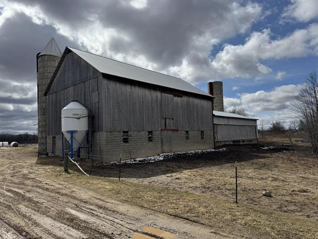 front view picture of 4785 W Coe Road, Blanchard, MI. 49310