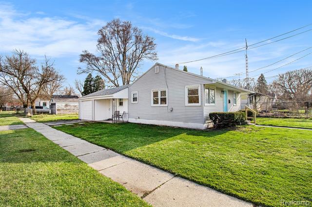 front view picture of 3001 Montana Avenue, Flint, MI. 48506