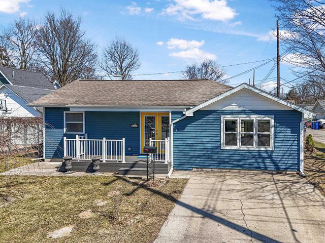 front view picture of 611 Wadsworth Street, Traverse City, MI. 49684