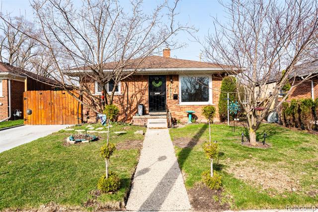 front view picture of 18595 Dequindre Street, Detroit, MI. 48234