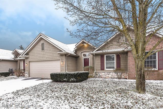 front view picture of 941 Persimmon Drive, Brighton, MI. 48116
