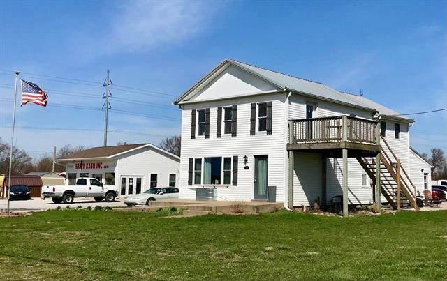 front view picture of 606 W Chicago Road, White Pigeon, MI. 49099