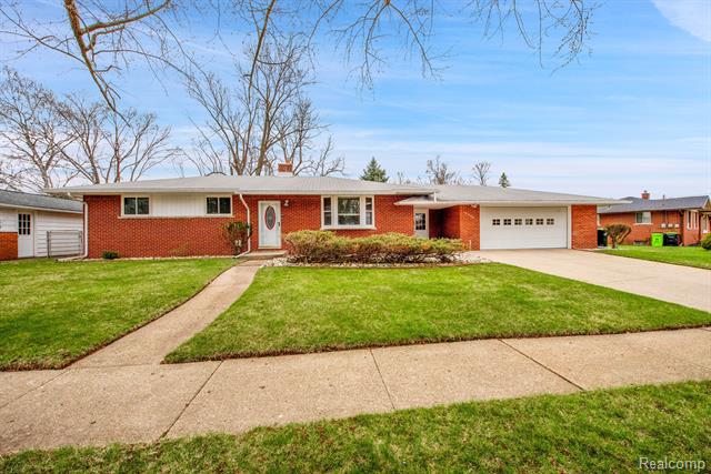 front view picture of 14370 Appletree Lane, Fenton, MI. 48430
