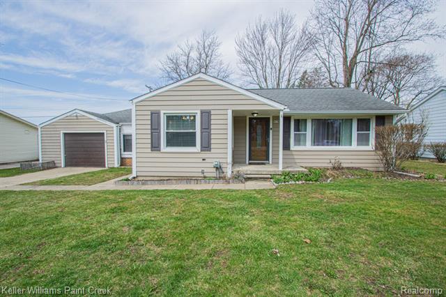 front view picture of 419 Almont Avenue, Almont, MI. 48003