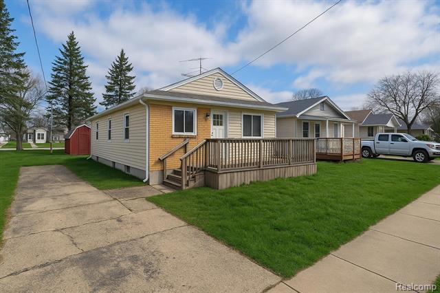 front view picture of 201 E Naldrette Street, Durand, MI. 48429