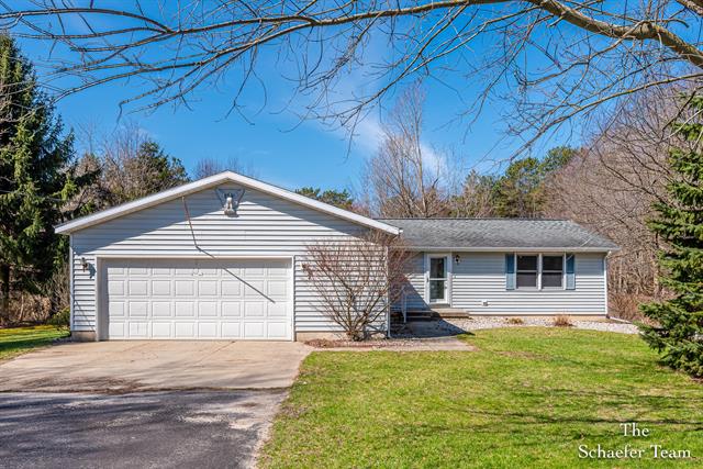 front view picture of 4595 Murray Lake Avenue, Lowell, MI. 49331
