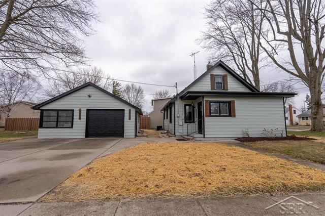 front view picture of 2314 Cleveland Avenue, Midland, MI. 48640