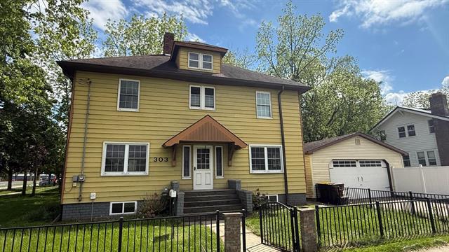 front view picture of 303 W Washington Avenue, Saint Louis, MI. 48880