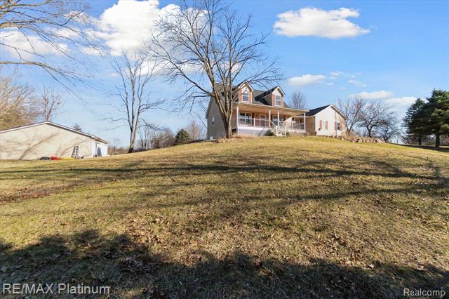 front view picture of 10655 Cedar Lake Road, Pinckney, MI. 48169