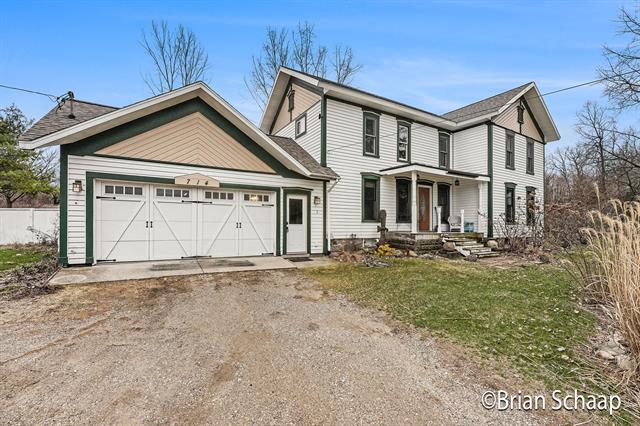 front view picture of 714 10 Mile Road Ne, Comstock Park, MI. 49321