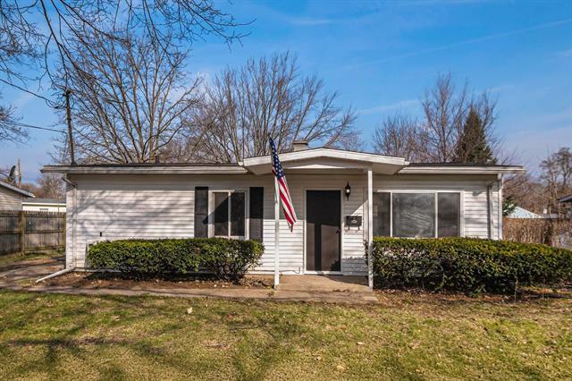 front view picture of 4922 Delray Drive, Lansing, MI. 48910