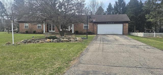 front view picture of 13404 N Sequoia Lane, South Lyon, MI. 48178