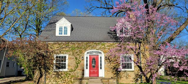 front view picture of 345 S Cochran Avenue, Charlotte, MI. 48813