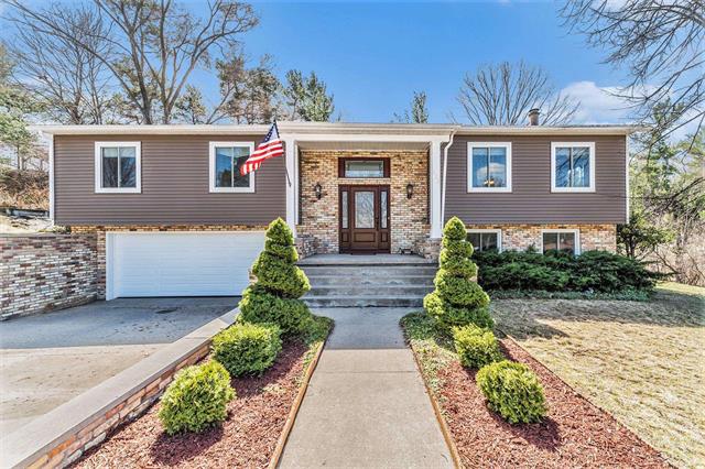 front view picture of 423 Fairlane Drive, Traverse City, MI. 49684