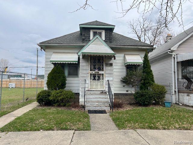 front view picture of 7540 Holmes Street, Detroit, MI. 48210