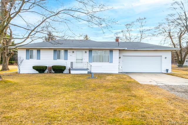 front view picture of 2315 S Irish Road, Davison, MI. 48423